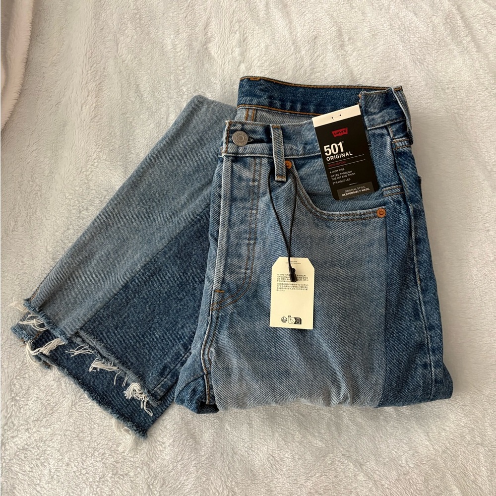 NWT Levi's 501 two-toned denim jeans - Picture 3 of 10